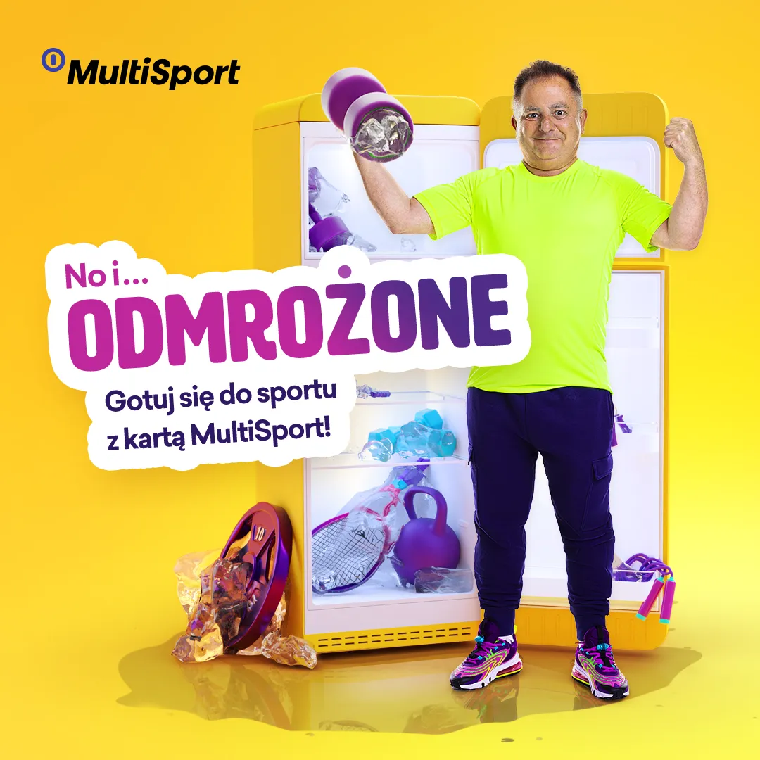 Key visual from the Gotuj się do sportu campaign: MultiSport ambassador in neon kit next to a freezer spilling frozen sports gear, headline reads ODMROŻONE (defrosted).